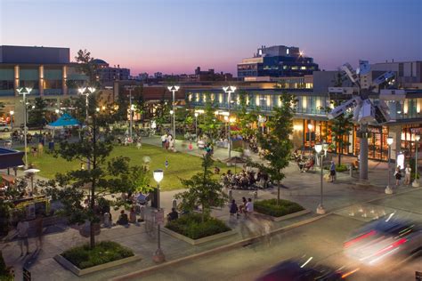 CF Shops at Don Mills Stores .